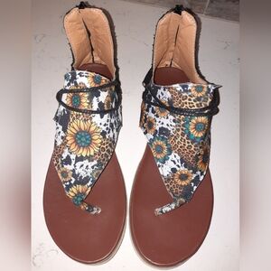 SUNFLOWER canvas backed Thong Sandals Size 10.5 excellent used condition